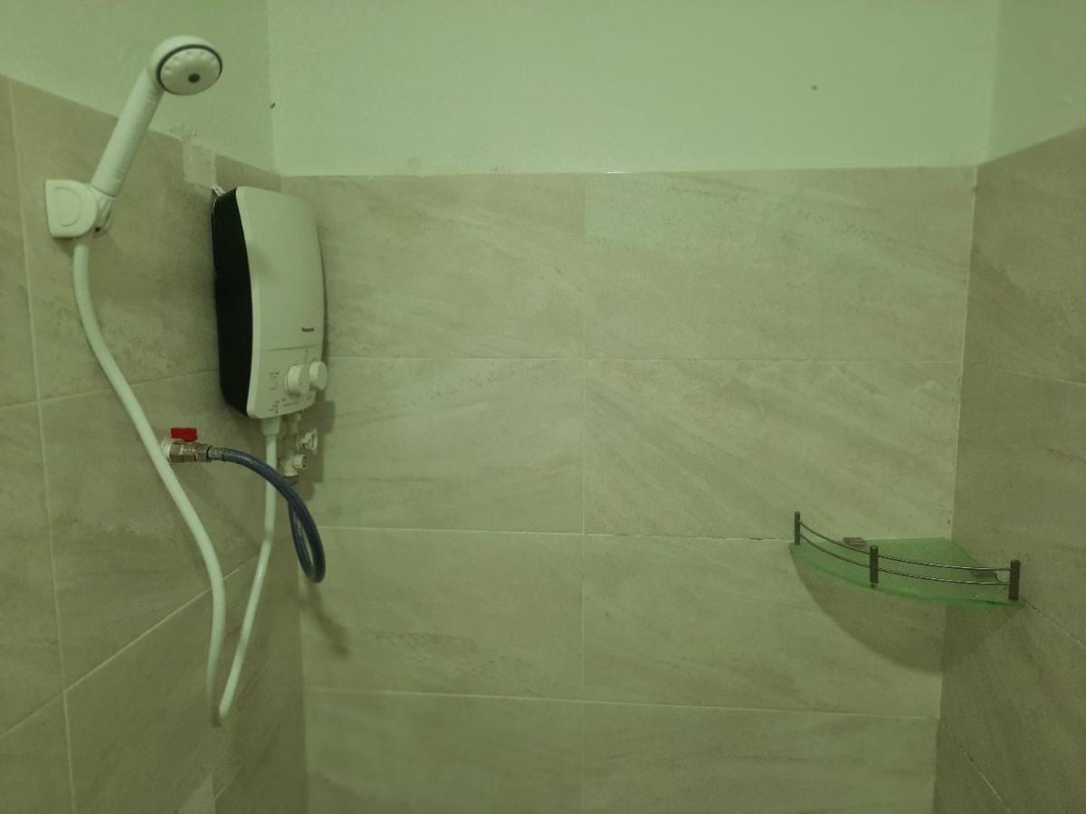 באטו פרינג'י Mn Ferringhi Inn מראה חיצוני תמונה