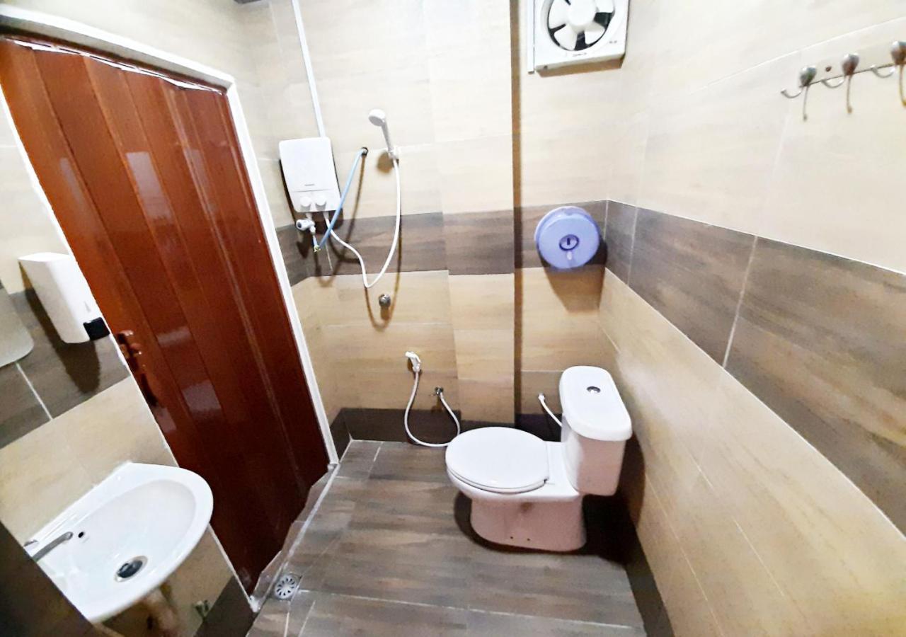 באטו פרינג'י Mn Ferringhi Inn מראה חיצוני תמונה