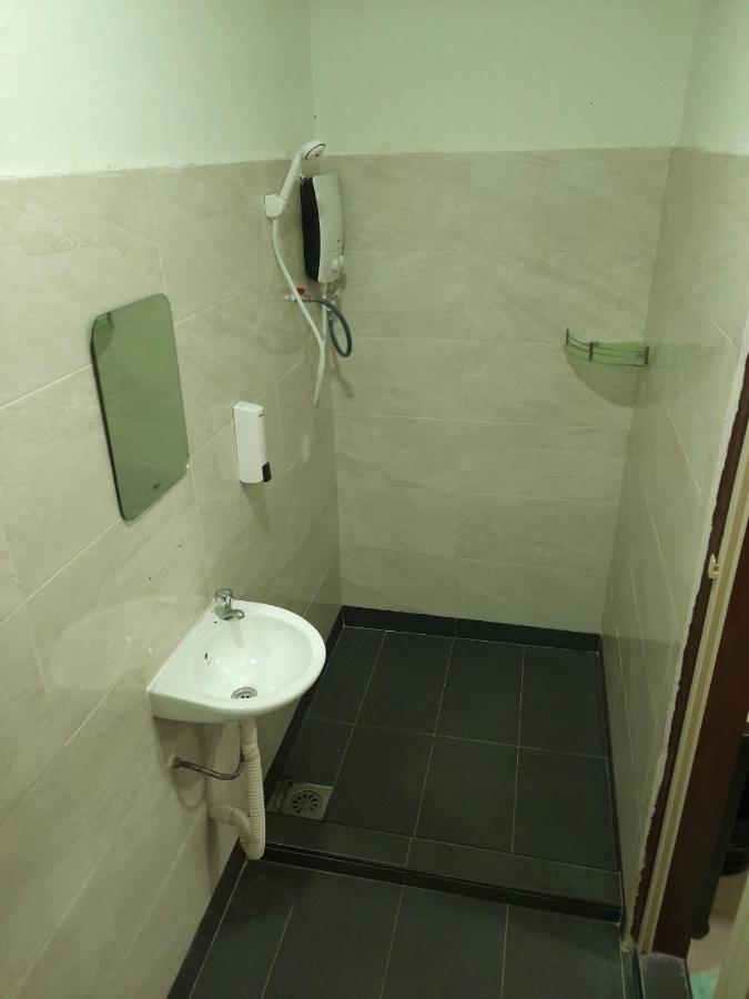 באטו פרינג'י Mn Ferringhi Inn מראה חיצוני תמונה