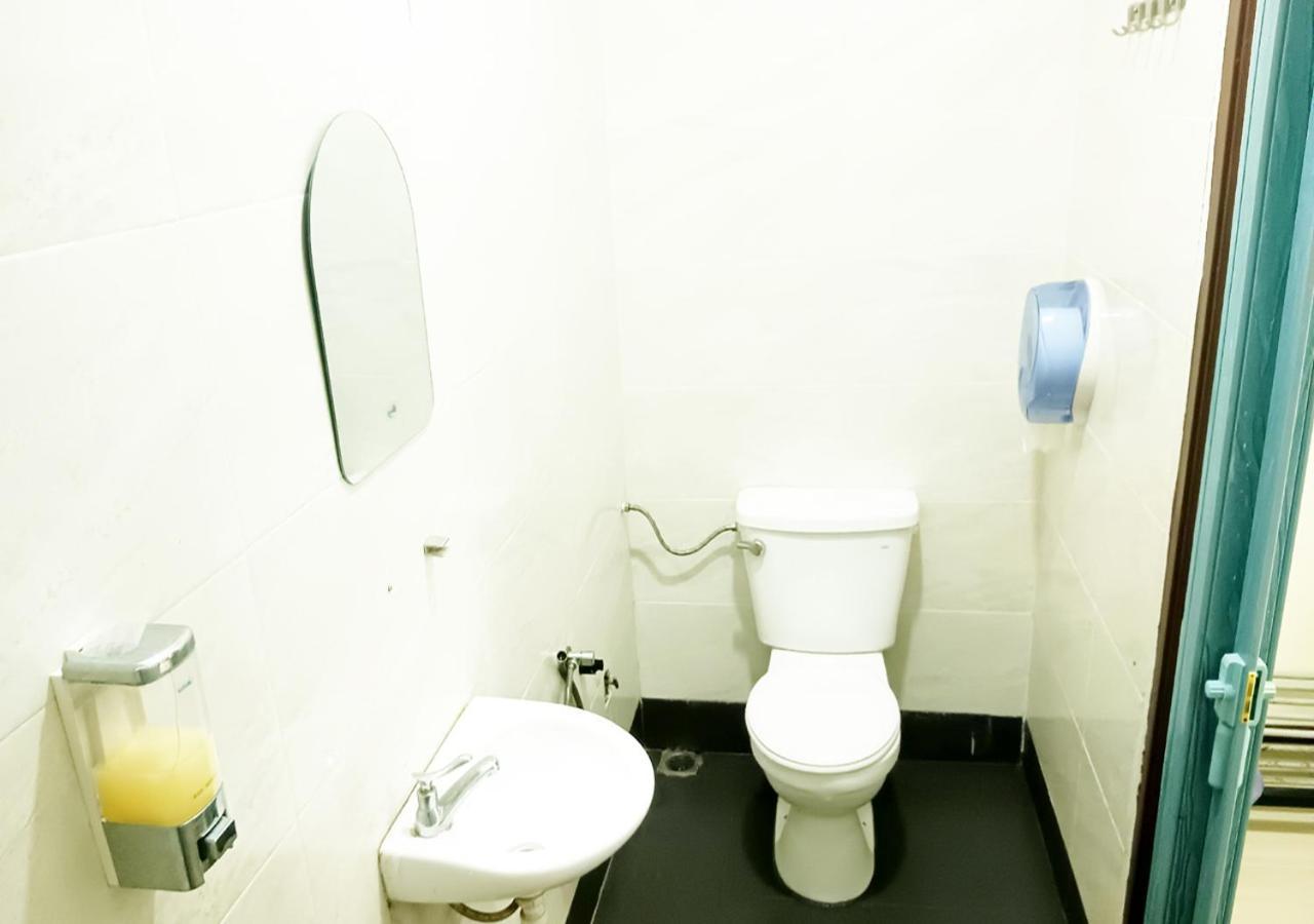 באטו פרינג'י Mn Ferringhi Inn מראה חיצוני תמונה