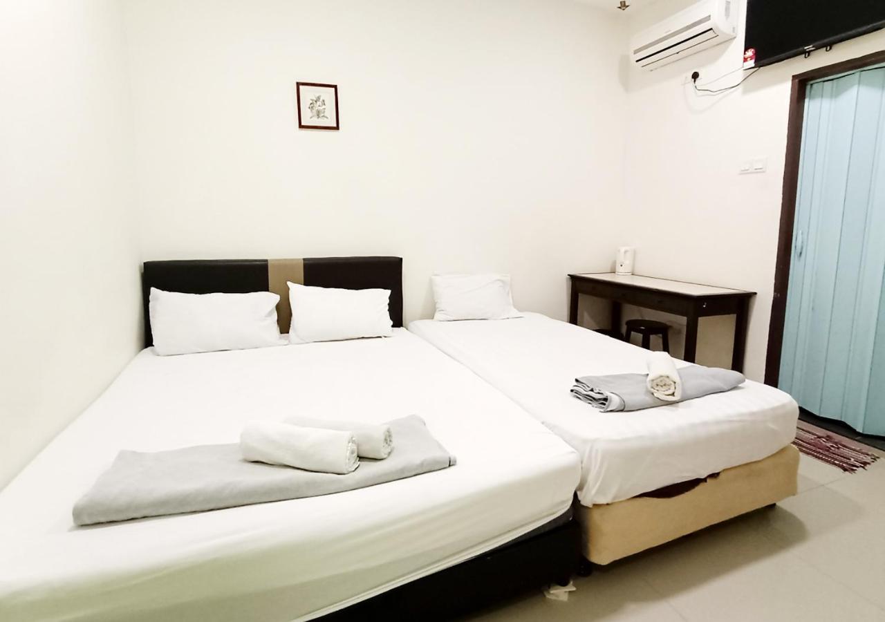 באטו פרינג'י Mn Ferringhi Inn מראה חיצוני תמונה