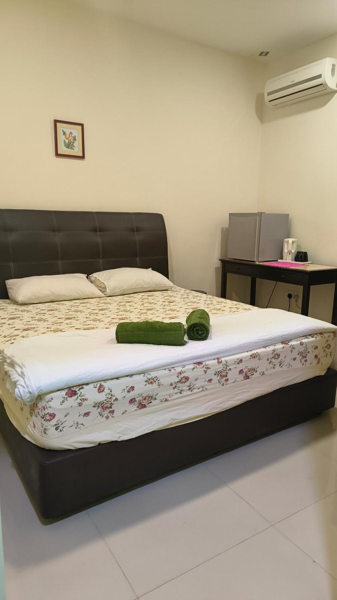 באטו פרינג'י Mn Ferringhi Inn מראה חיצוני תמונה